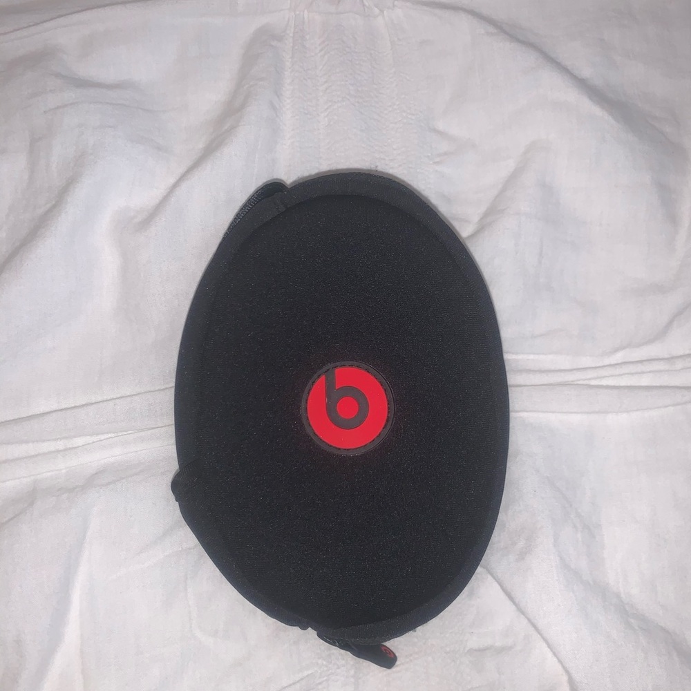 beats headphones case!